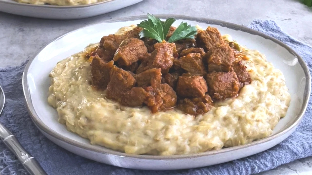 Misafirlerinizi Etkileyecek! Fıstıklı Hünkarbeğendi Tarifi ile Sofralarınızı Şenlendirin!