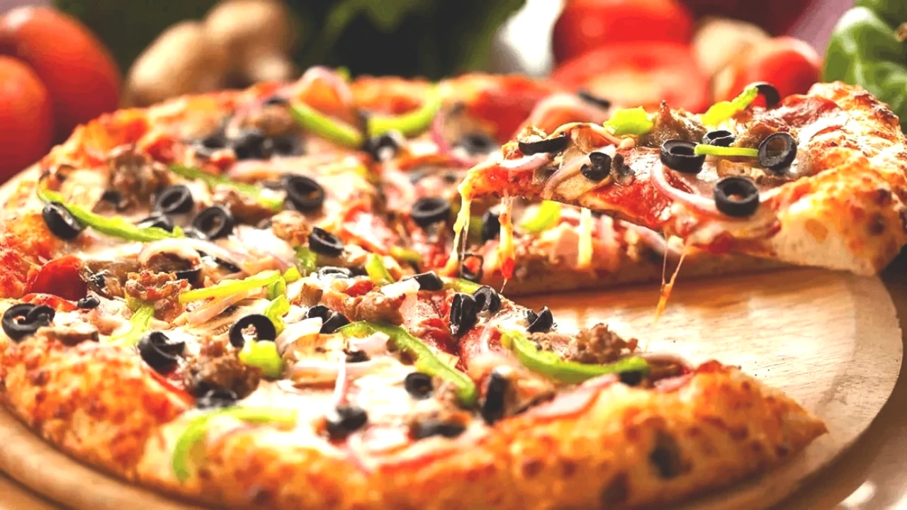 Evde İtalyan Pizzası Yapmanın Kolay Yolu! Dışarıda Para Harcamaya Son!