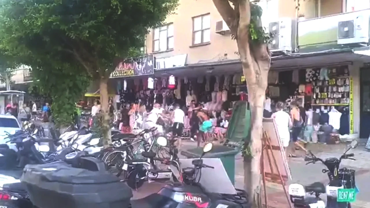İngiliz Turistlerle Esnaf Arasında Korkunç Kavga! Taş ve Sopalarla Fırtınalı Anlar!