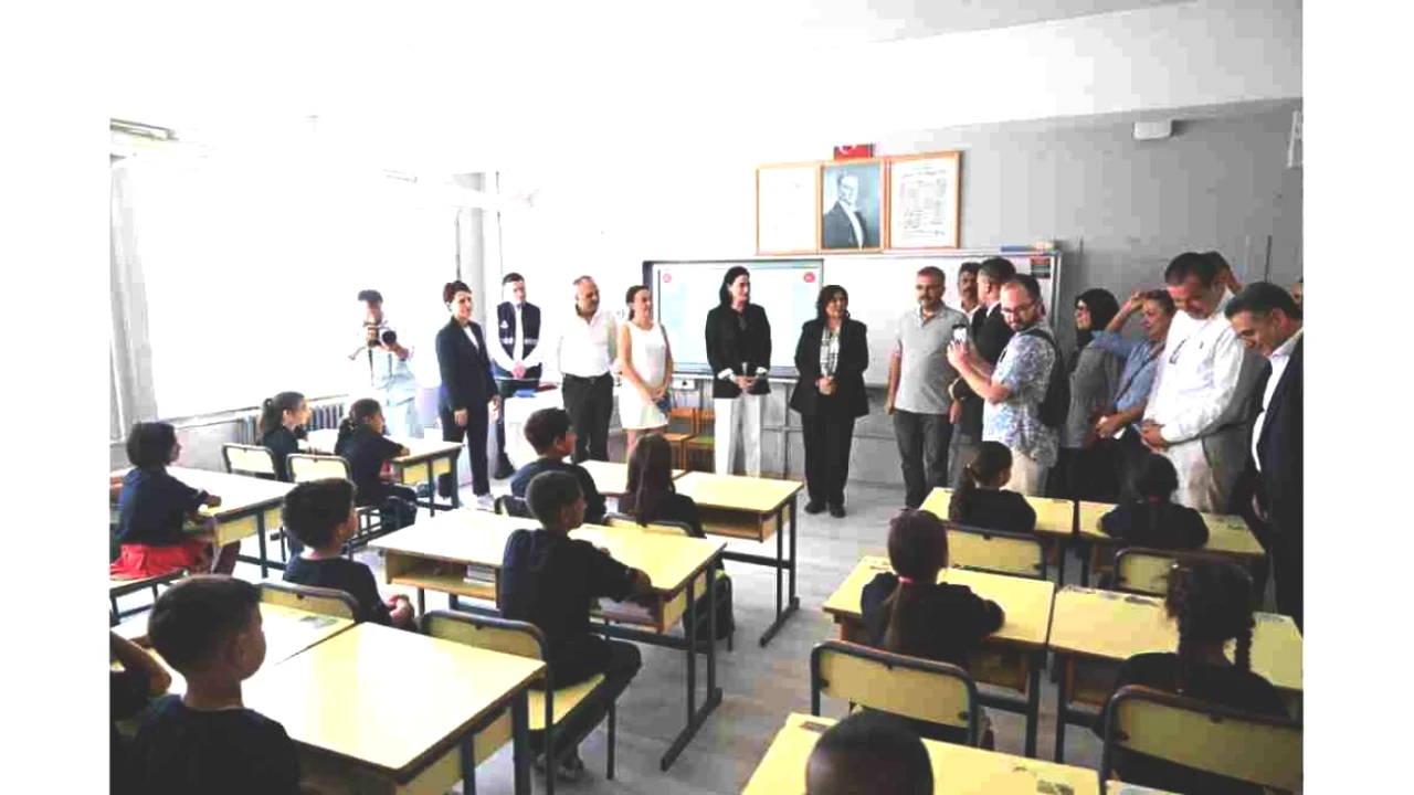 Başkan Çerçioğlu, 2025-2026 Eğitim Döneminin İlk Günü Çocuklarla Bir Araya Geldi!
