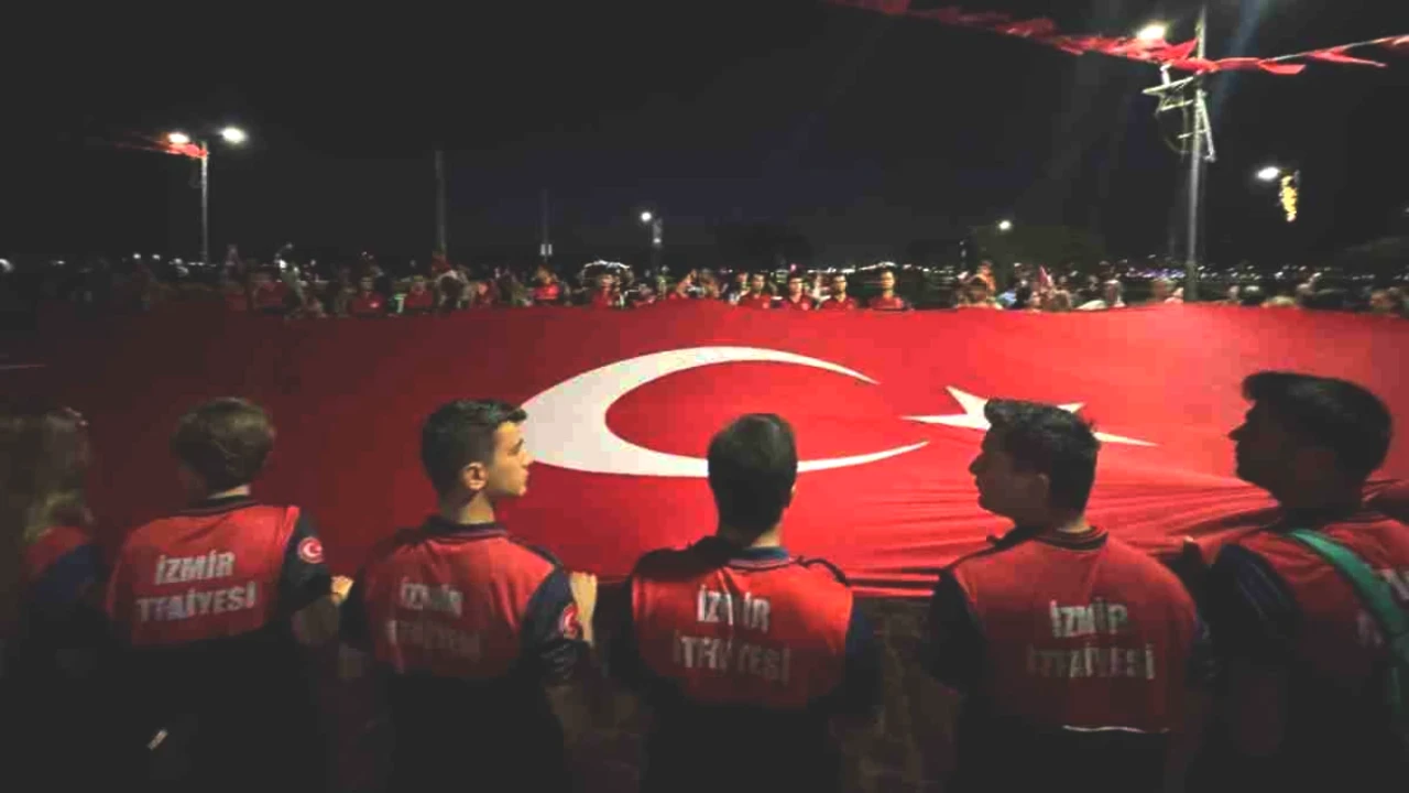 İzmir Marşı Sokaklarda Coşkuyla Yankılandı! İşte Detaylar