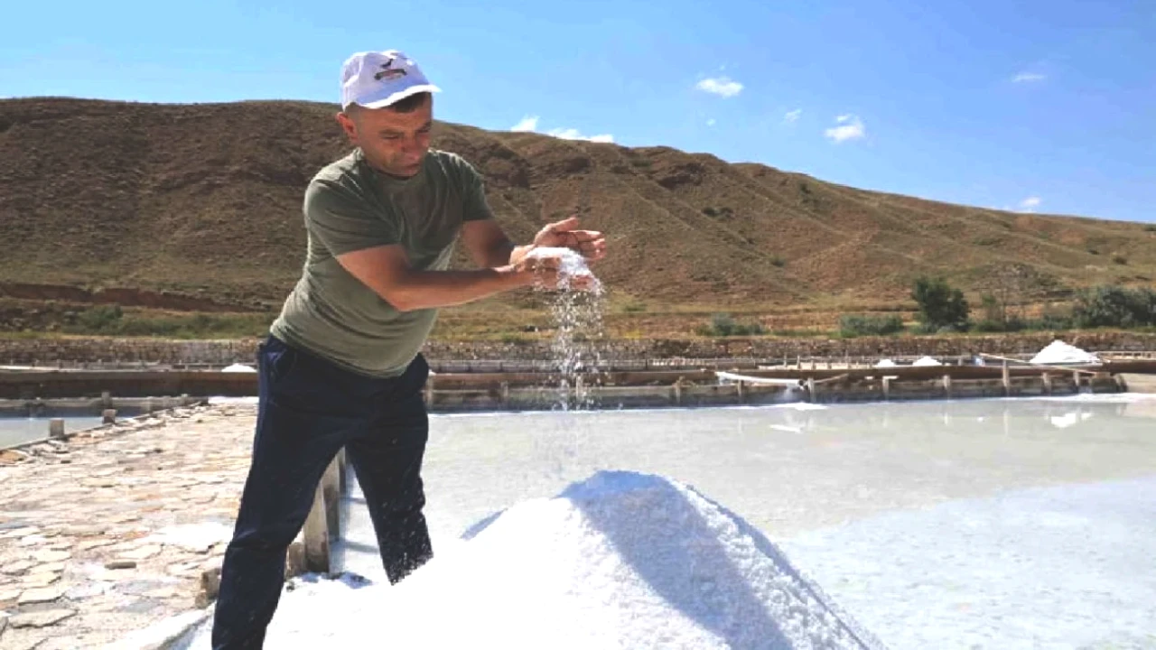 Yerin 7 Metre Altından Doğal Şifa Kaynağı! Yüzyıllardır Süren Eşsiz Üretim Yöntemi