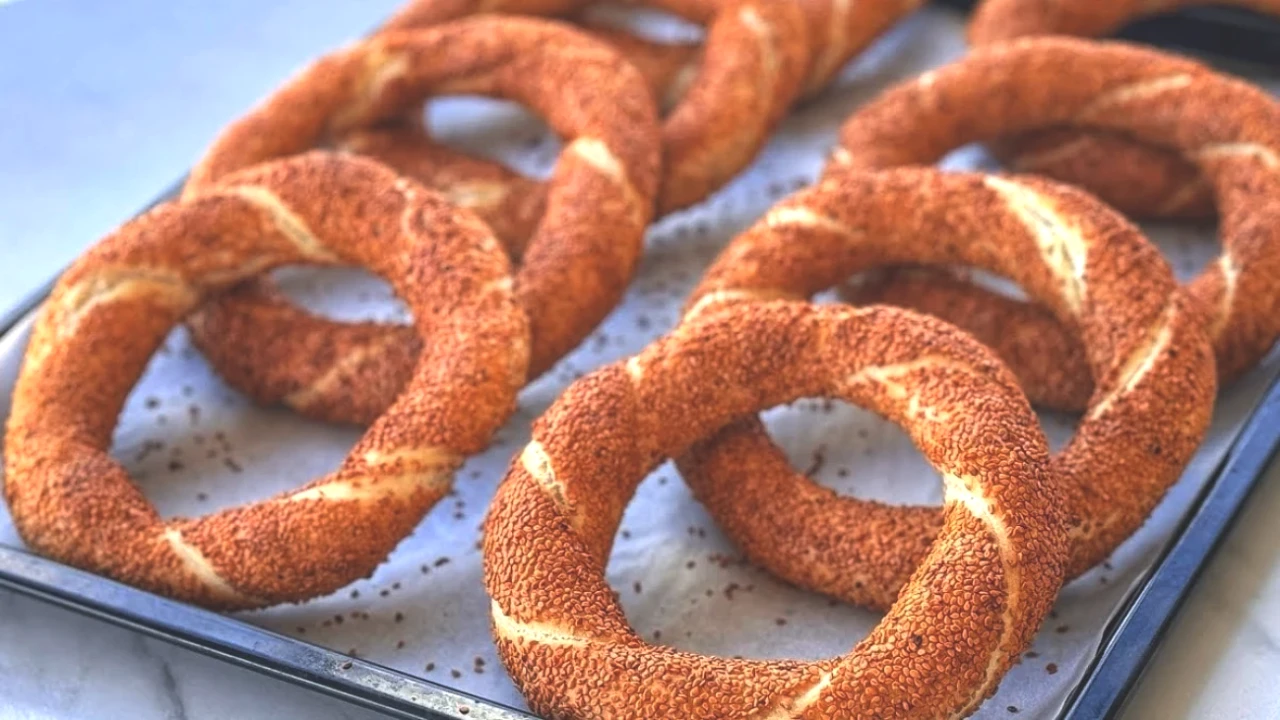 Zam Sonrası Evde Simit Yapımına Akın Edin! İşte En Pratik Tarif!