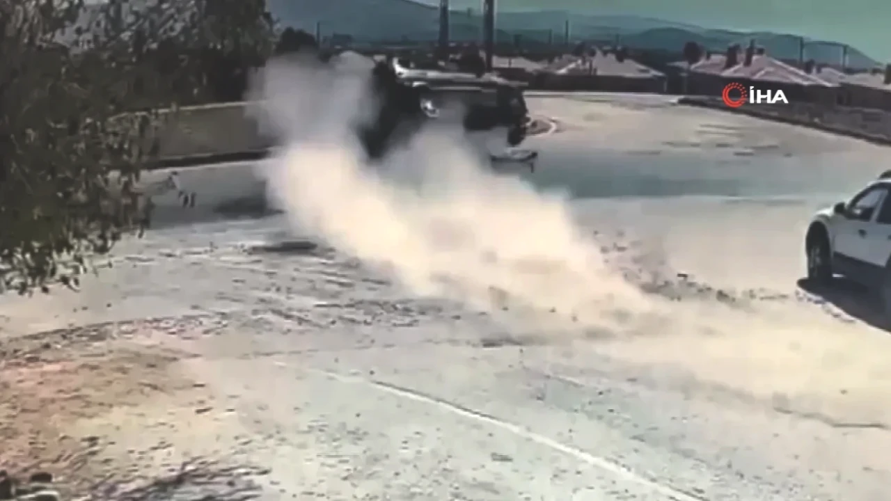 Frene Basmayarak Feci Kazaya Sebep Olan Anlar Kamerada!