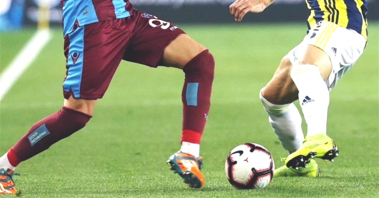 Fenerbahçe - Trabzonspor Maçının Saati Değişti! Yeni Tarih ve Kanal Bilgisiyle Öğrenin!